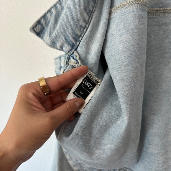 DAZY Cropped Denim Jacket with Light Wash - Size L - Picture 5 of 10